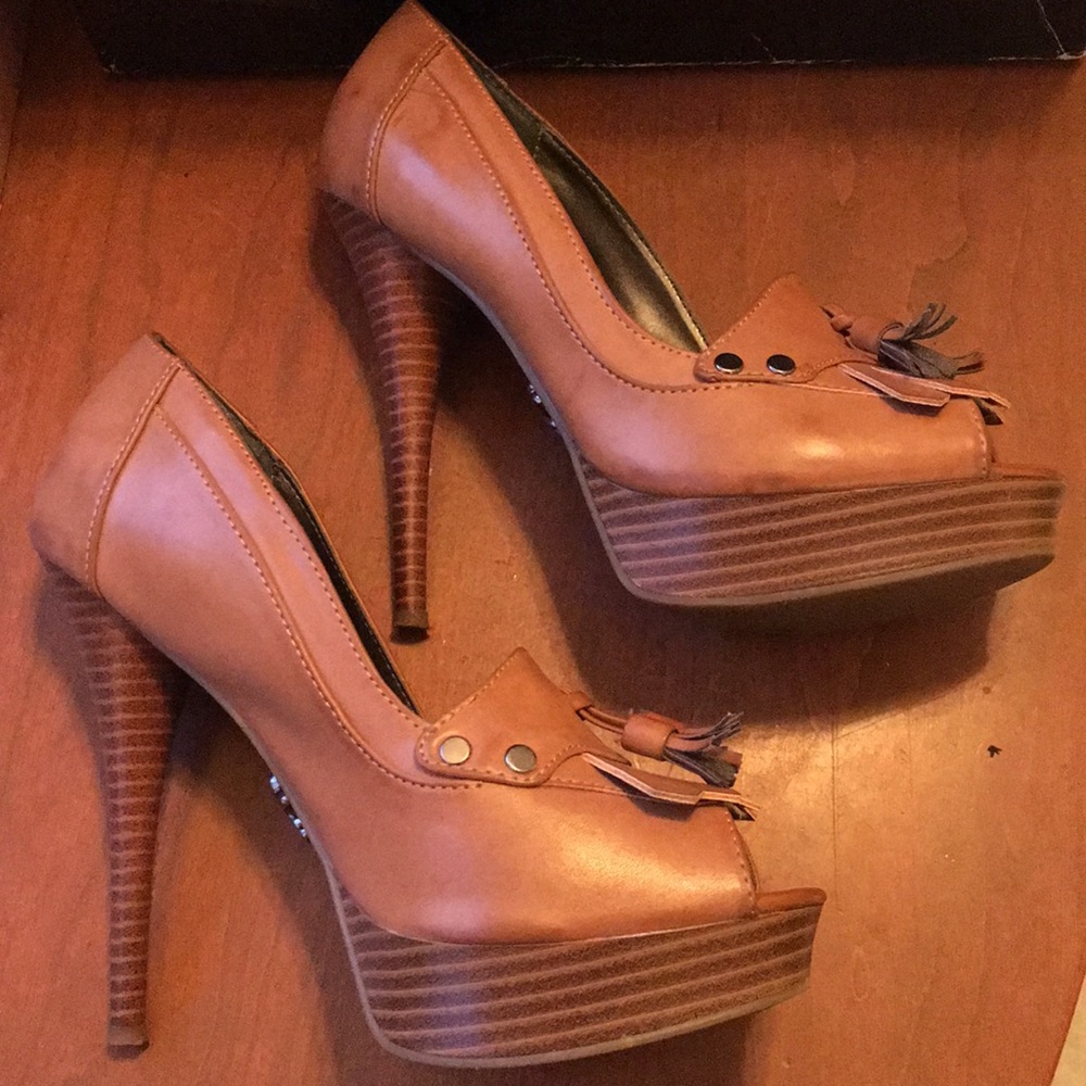 Simply Vera- Vera Wang tassel stilettos